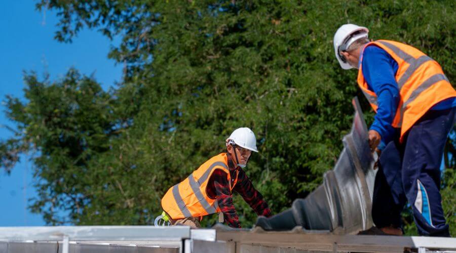 Professional gutter cleaning in Uhrichsville, OH